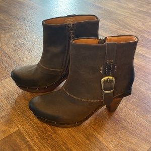 *NEW IN BOX* Earthies Boots - women size 7.5